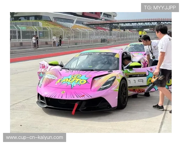 冠军赛终场哨响，球员泪洒赛场写下难忘瞬间，冠军被推出赛道