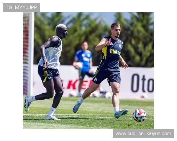 欧冠夜空星光闪耀，明星球员的足球盛宴，欧冠热门球星